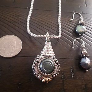 Vtg black pearl pendant  and earrings set.